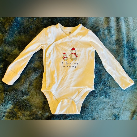 Bundle of 4 long sleeve onesies by baby GAP size 18-24M, one has stains - Picture 7 of 13